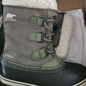 Sorel Black and Olive Winter Boots